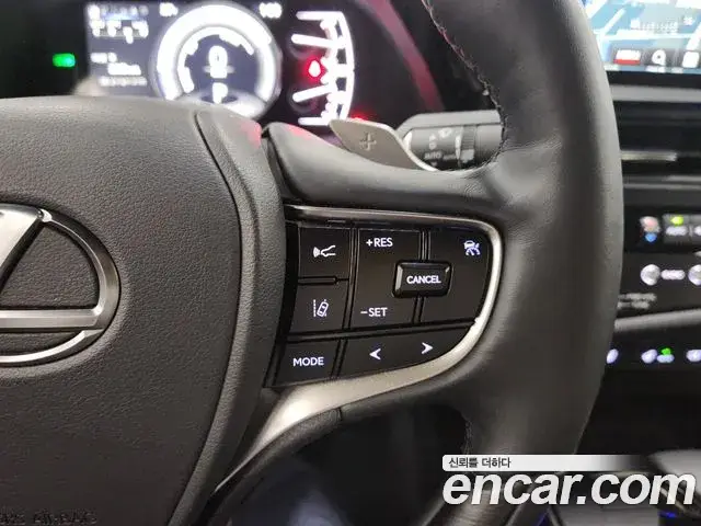 Lexus ES300h, 2025