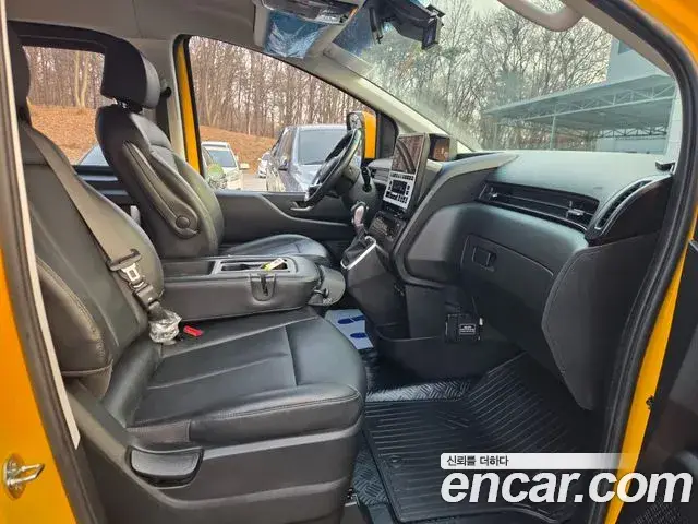 Hyundai Staria, 2023