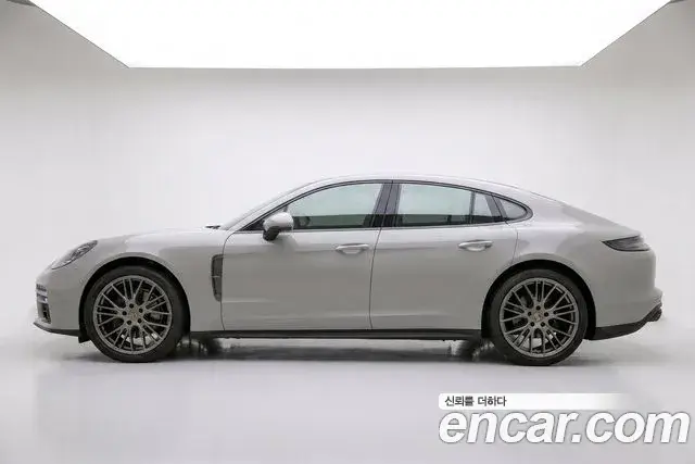 Porsche Panamera, 2023