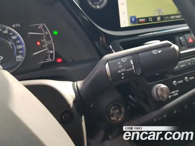 Lexus ES300h, 2025