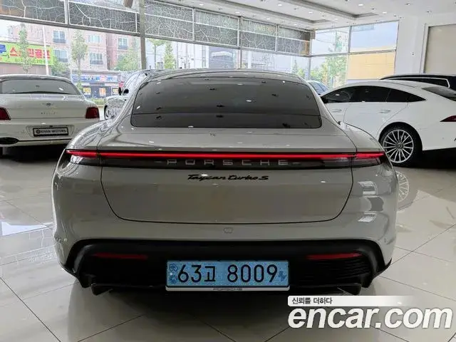 Porsche Taycan, 2022