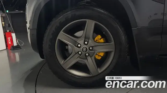 Land Rover Defender, 2022