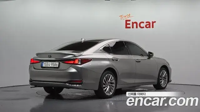 Lexus ES300h, 2023