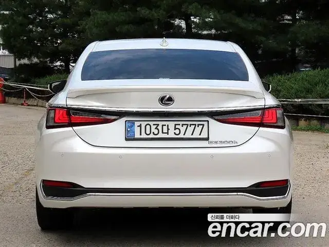 Lexus ES300h, 2023