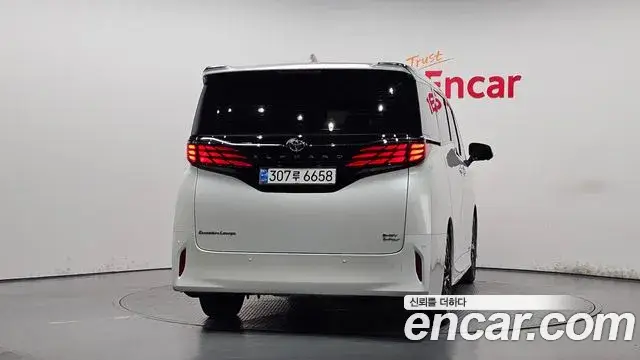Toyota Alphard, 2024