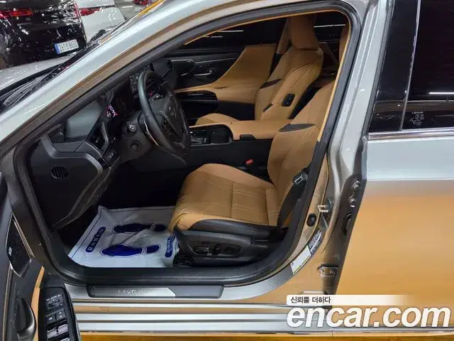 Lexus ES300h, 2025