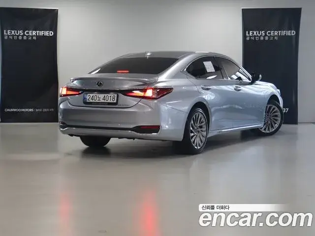 Lexus ES300h, 2025