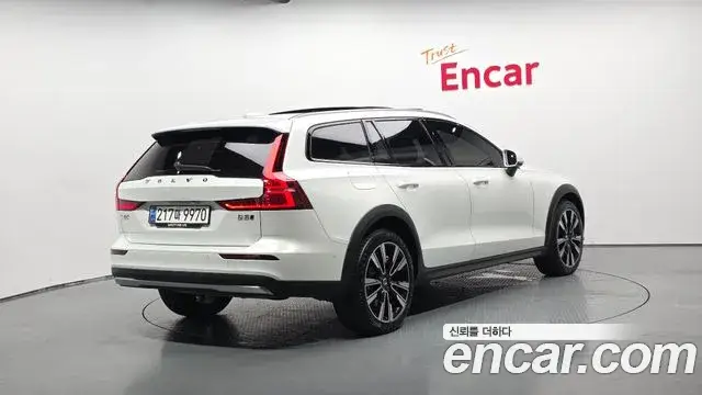 Volvo V60 Cross Country, 2023