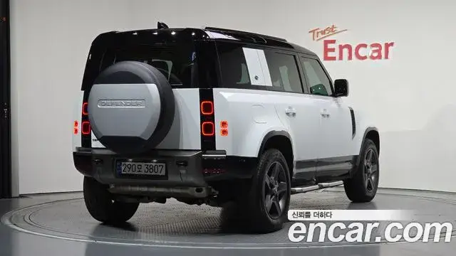 Land Rover Defender, 2024