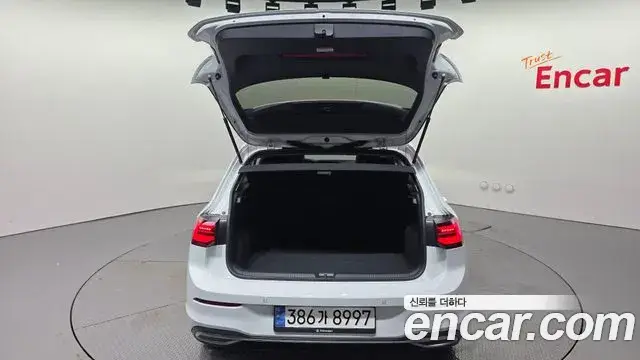 Volkswagen Golf, 2023