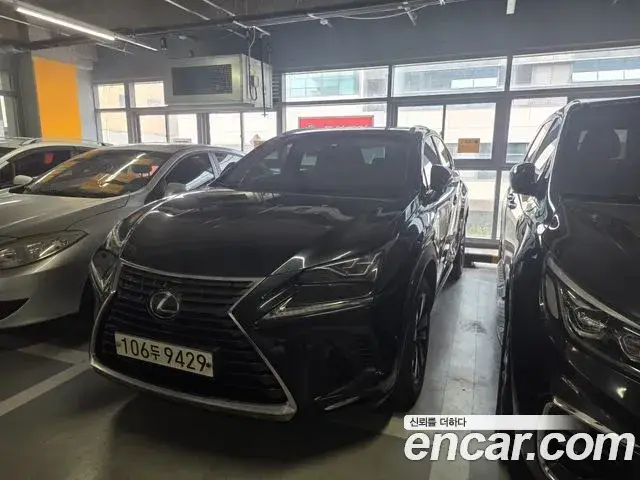 Lexus NX300h, 2021