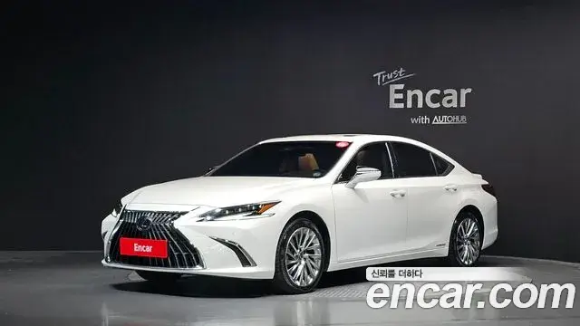 Lexus ES300h, 2022