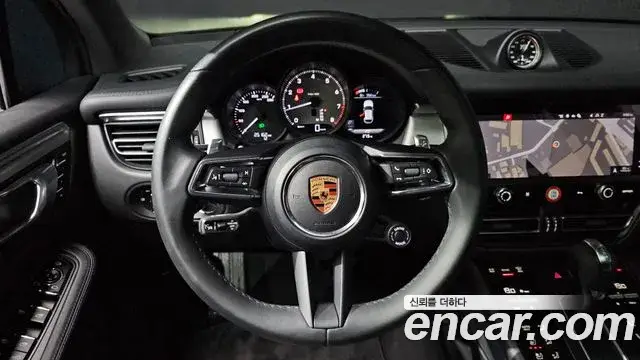 Porsche Macan, 2022
