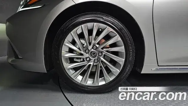 Lexus ES300h, 2026
