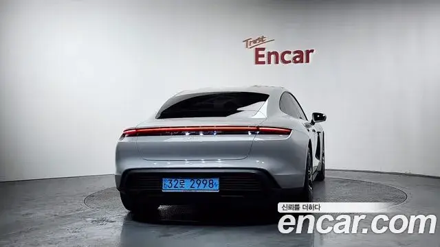 Porsche Taycan, 2022