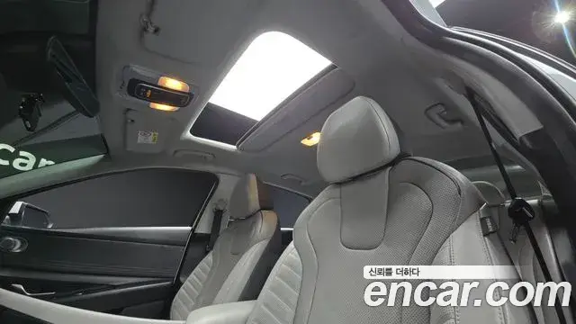 Hyundai The New Avante Hybrid, 2021