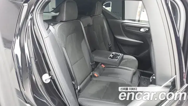 Volvo XC40, 2025