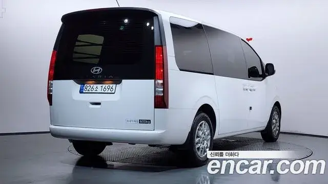 Hyundai Staria, 2024