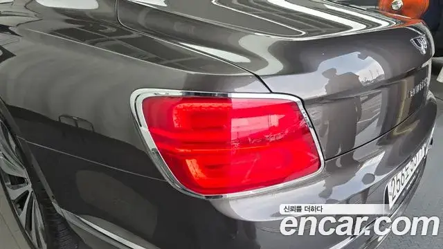 Bentley Flying Spur, 2022