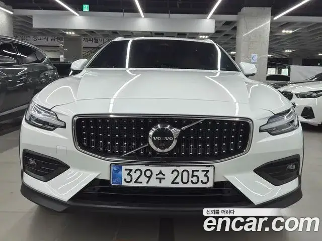 Volvo V60 Cross Country, 2023