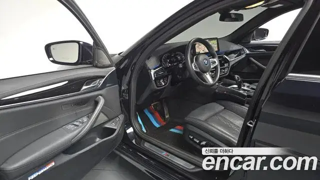 BMW 5 Series, 2022