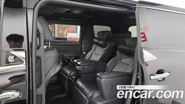 Toyota Alphard, 2024