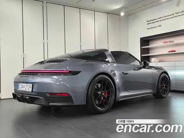 Porsche 911, 2025