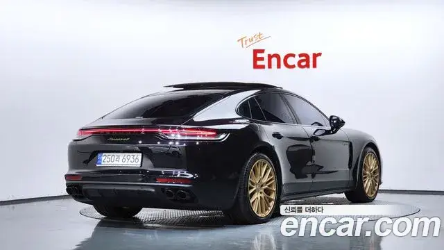 Porsche Panamera, 2023
