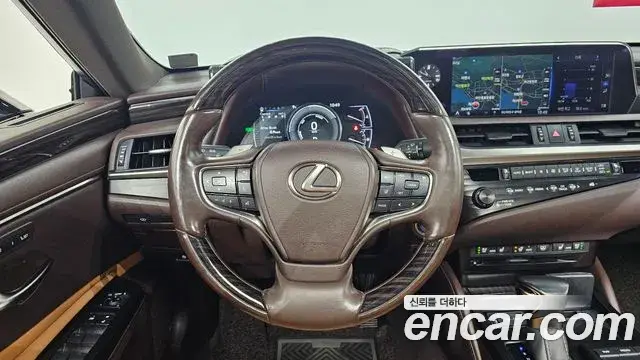 Lexus ES300h, 2020
