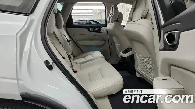 Volvo XC60, 2025