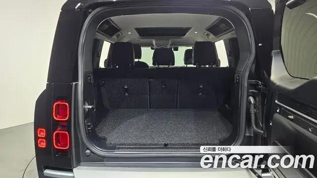 Land Rover Defender, 2022