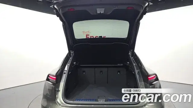 Porsche Macan EV, 2025