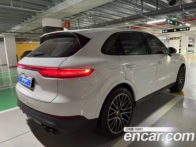 Porsche Cayenne, 2023