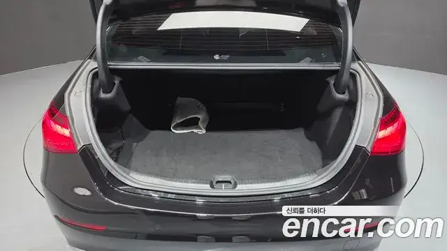 Mercedes-Benz C-Class, 2022