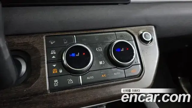 Land Rover Defender, 2022