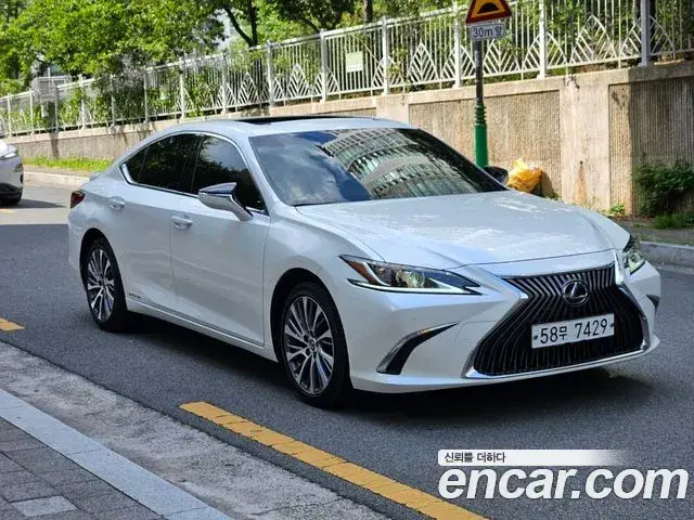 Lexus ES300h, 2019