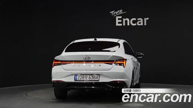 Hyundai The New Avante Hybrid, 2021