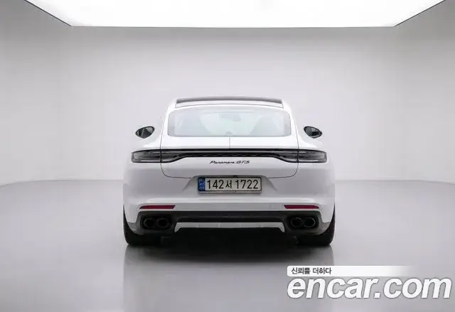 Porsche Panamera, 2022