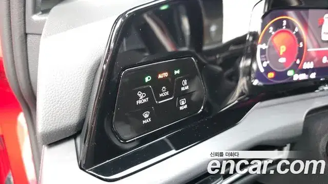Volkswagen Golf, 2024