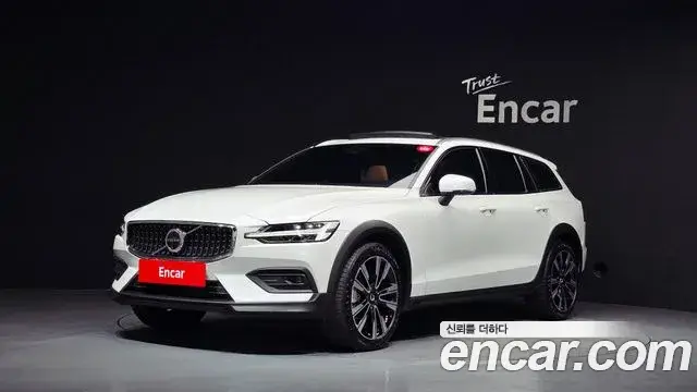 Volvo V60 Cross Country, 2025