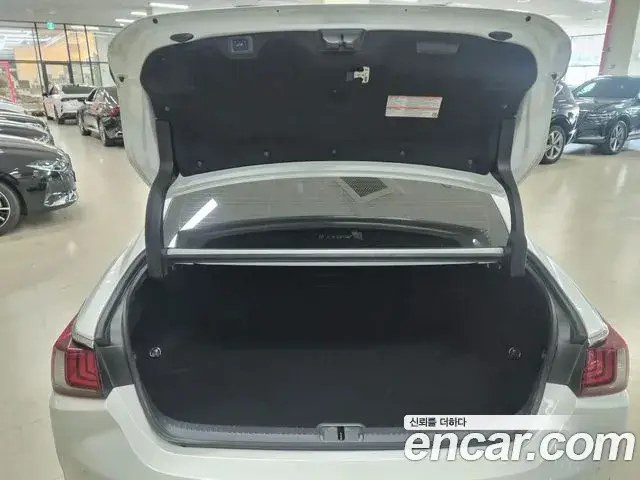 Lexus ES300h, 2022