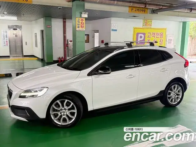Volvo V40 Cross Country, 2018