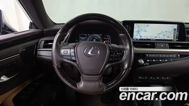 Lexus ES300h, 2021