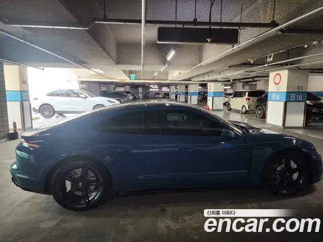 Porsche Taycan, 2023