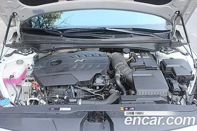Hyundai The New Avante Hybrid 2021 — Photo 2/20
