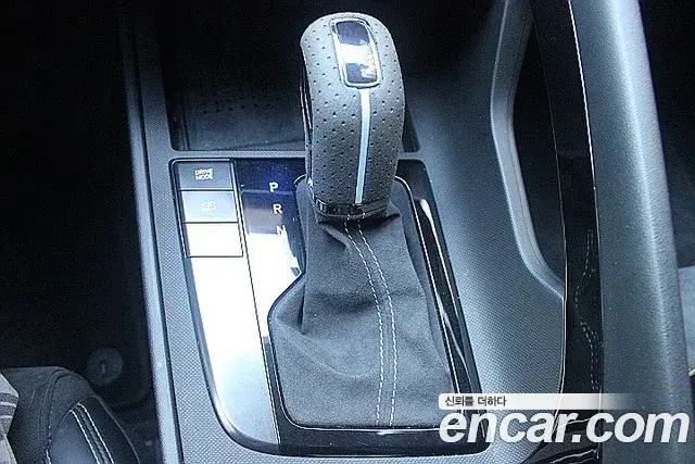 Hyundai The New Avante Hybrid 2021 — Photo 17/20