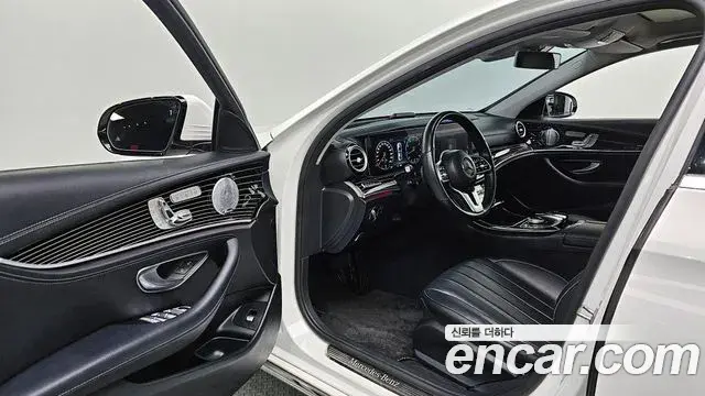 Mercedes-Benz E-Class 2019 — Фото 10/20