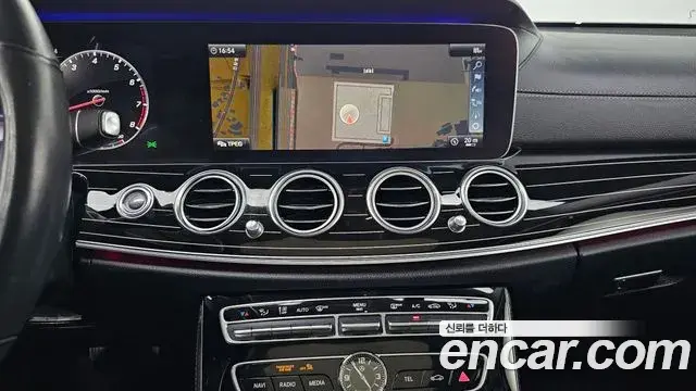 Mercedes-Benz E-Class 2019 — Фото 16/20