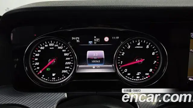 Mercedes-Benz E-Class 2019 — ფოტო 17/20