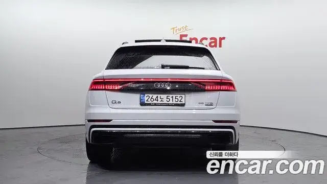 Audi Q8 2021 — ფოტო 13/20